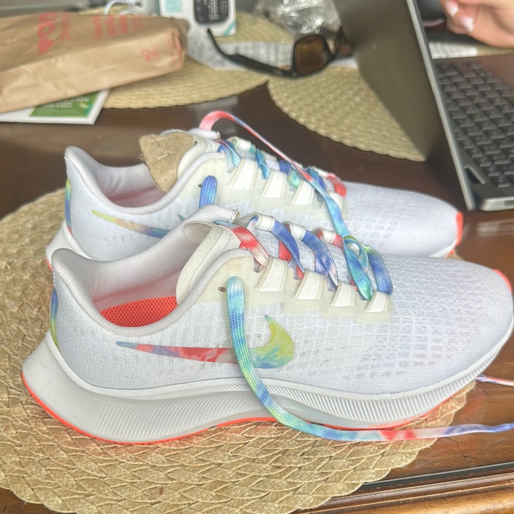 Nike White and Red Athletic Shoes with Streamlined Design